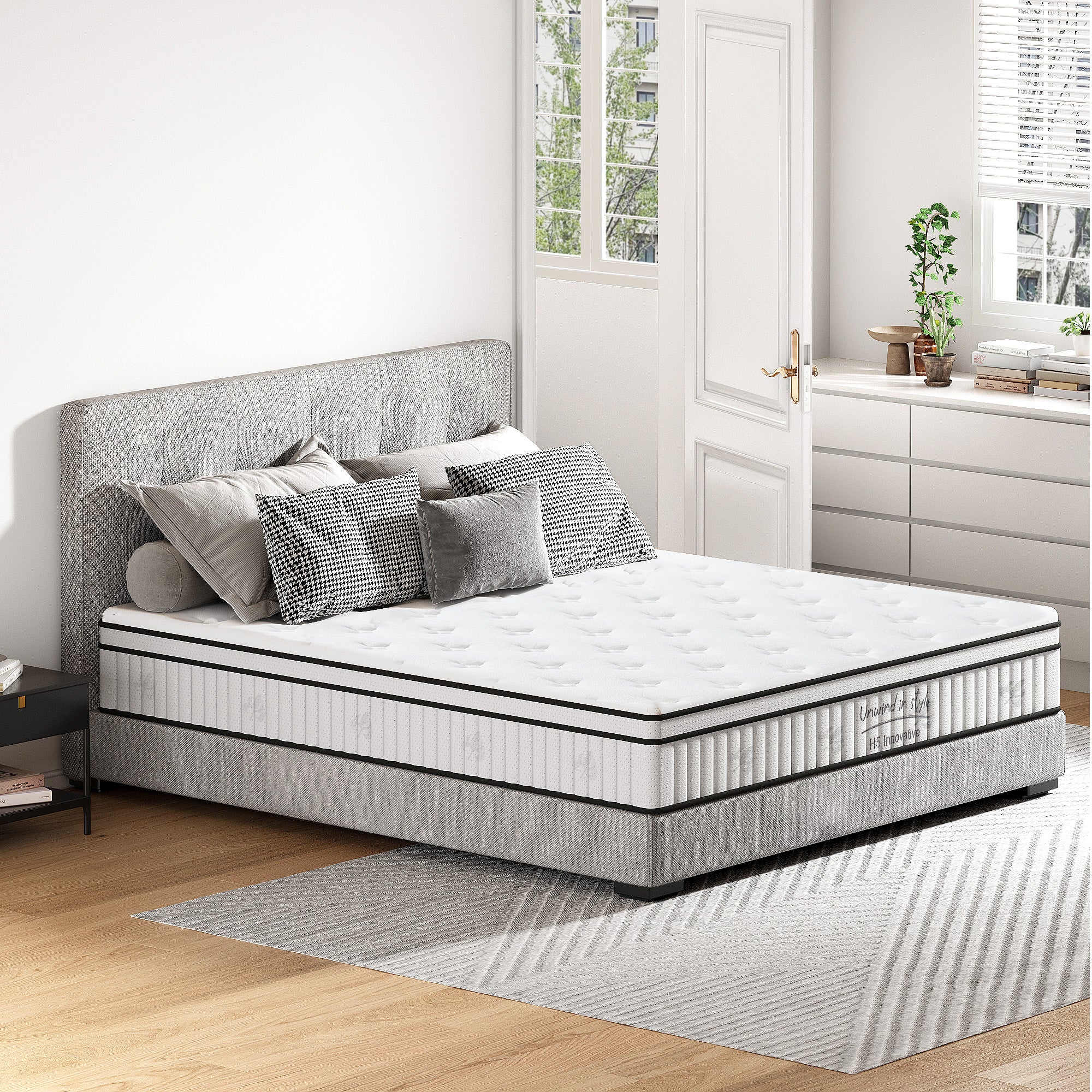 Queen Size Mattress,12 Inch Hybrid Mattress, Individually Pocketed Innerspring, Medium Firm Main image